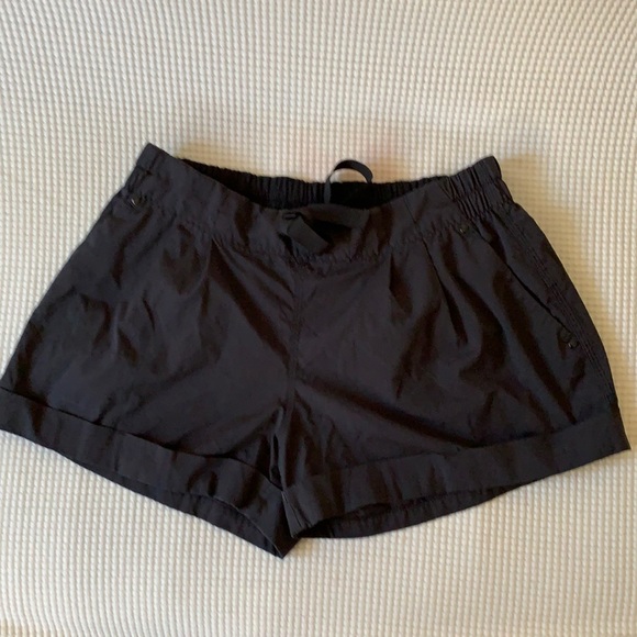 lululemon athletica Pants - Lululemon black casual cuffed shorts - 10